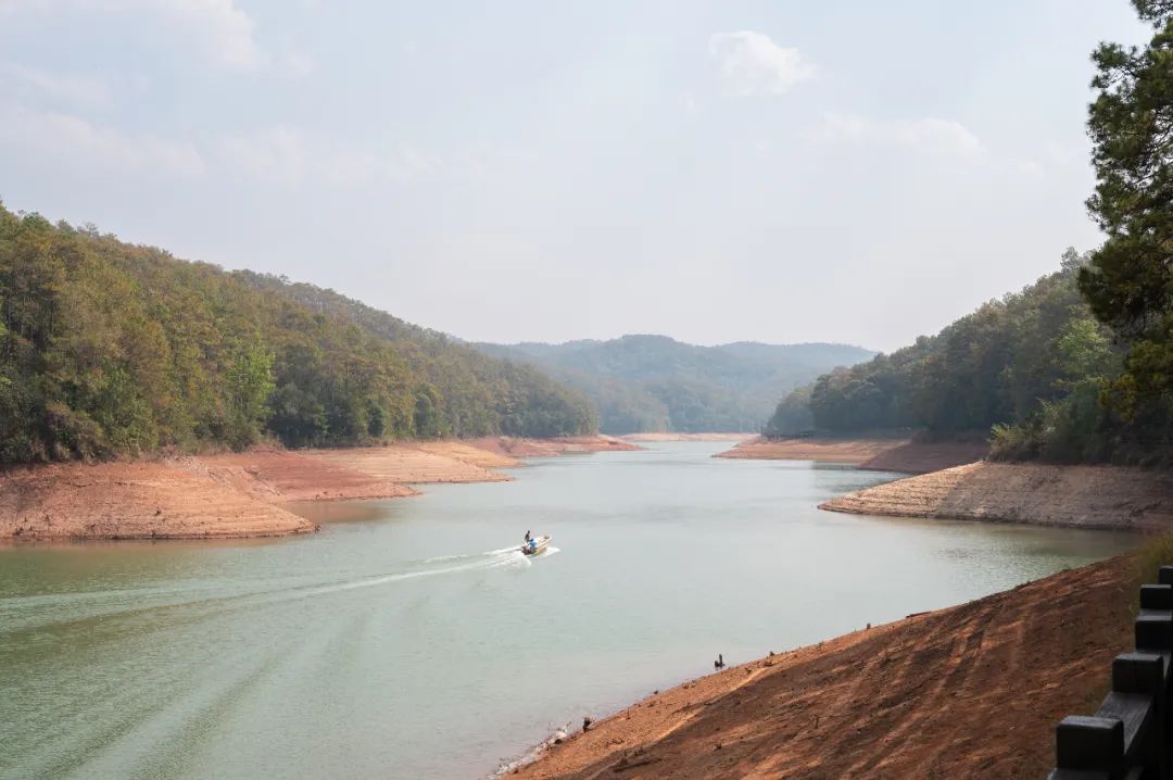 梅子湖库容10年最低 安!"借"大中河远水解城区近渴_水库