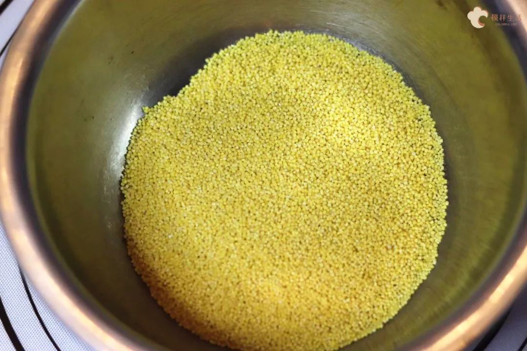 用小米和面粉做成锅巴免油炸2分钟就学会