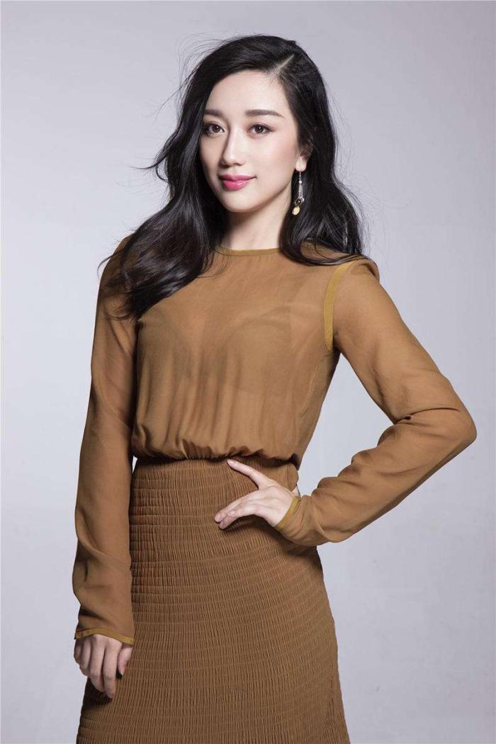 章婷婷,影视女演员,外表美丽,身材高挑,2008年,出演个人首部爱情电影