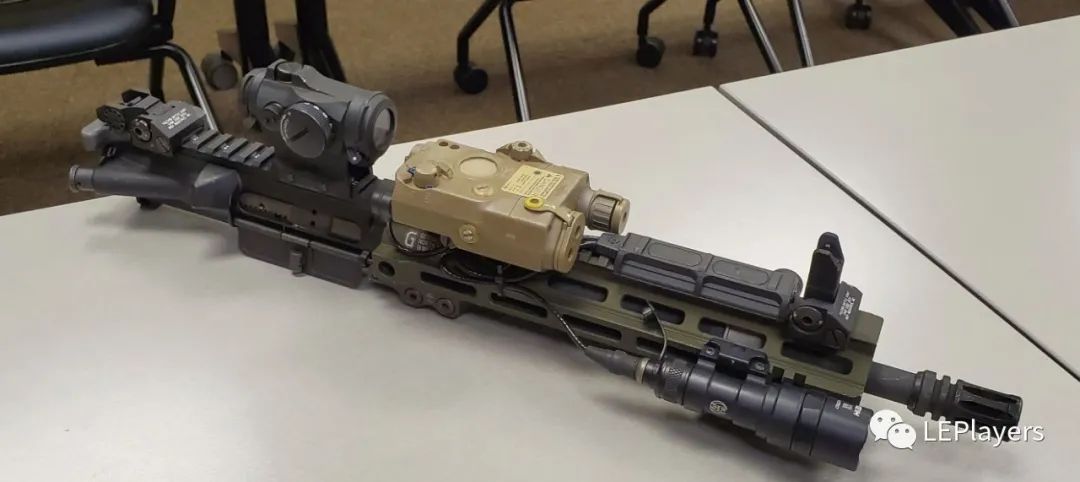 不同分局的fbi swat使用mk4联邦定制版护木的图片此前ar15论坛上的