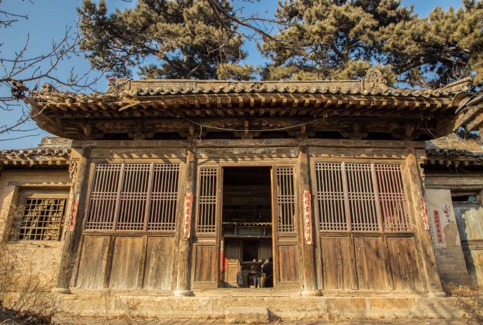 魏晋士大夫讲究从容欣赏景观体会内心的感受,大面积的直棂窗在魏晋