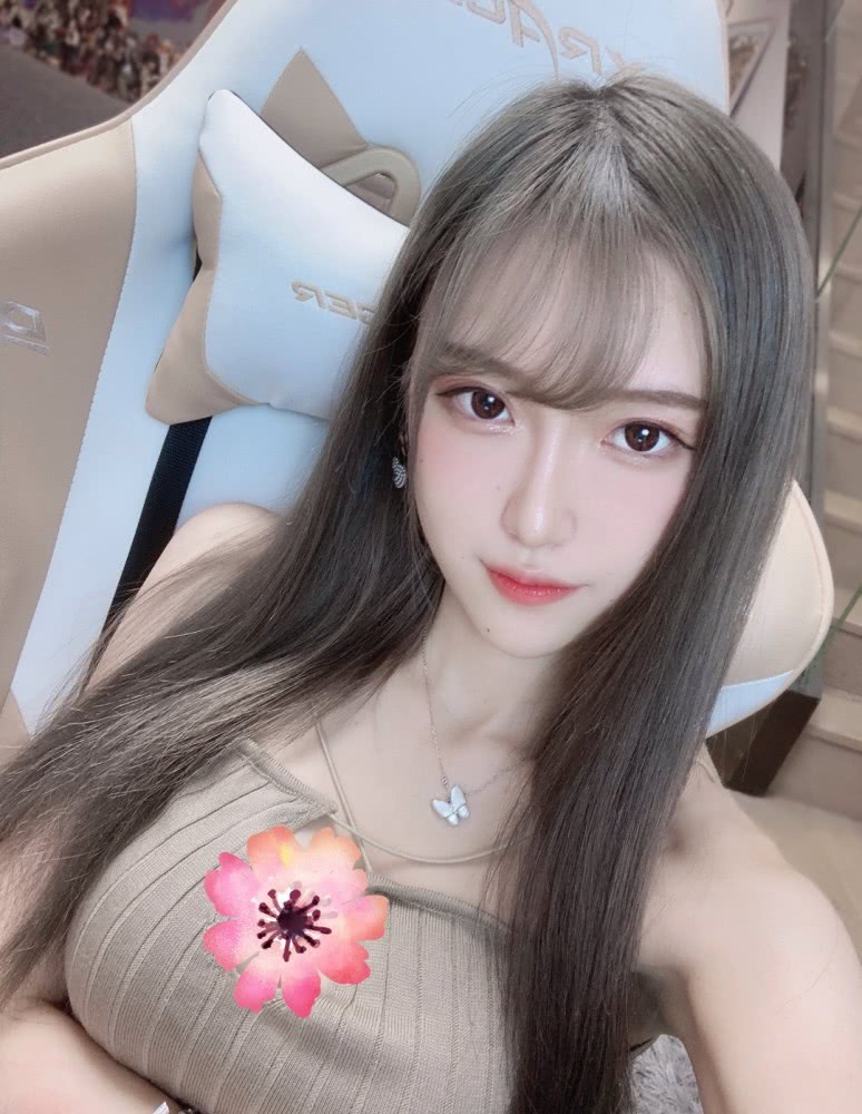 "腐团儿"连晒三张照片,粉丝直言椅子真白