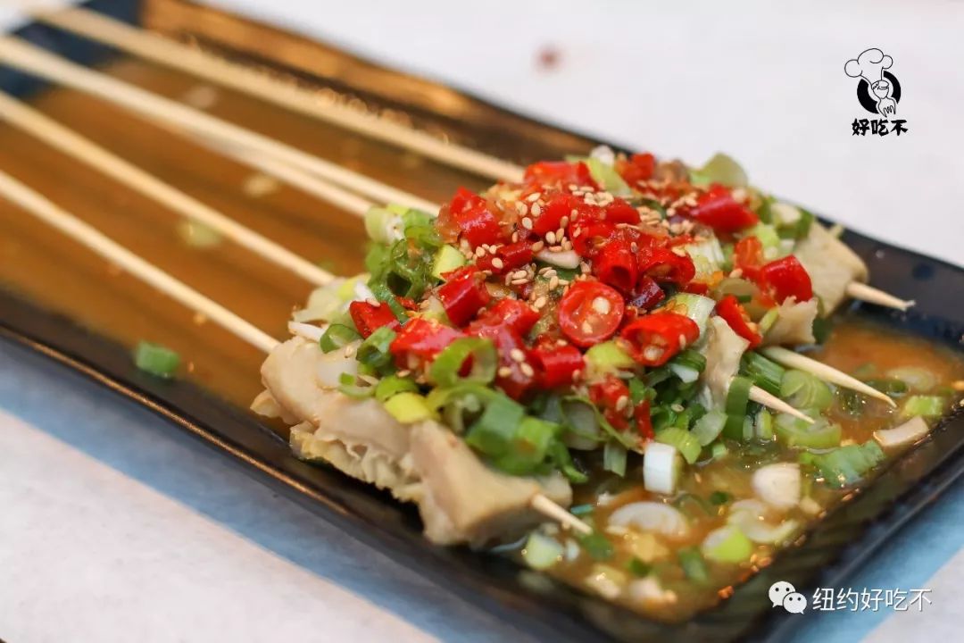 提前焖制的牛肚,火候掌握得很棒,口感在软糯和q弹中有一个很好的平衡.