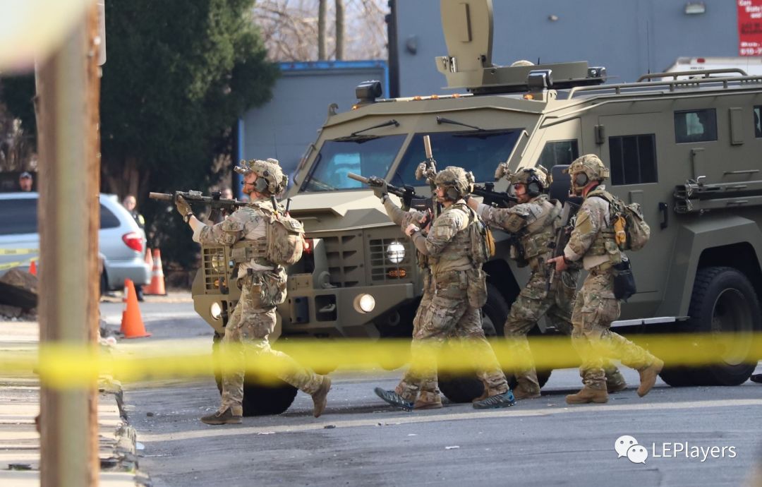 2020宾夕法尼亚州雷丁市警匪对峙看fbihrt最新装备