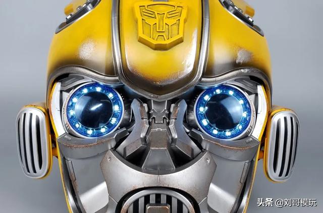 用高达的头吃泡面,用大黄蜂的头听歌,美滋滋!