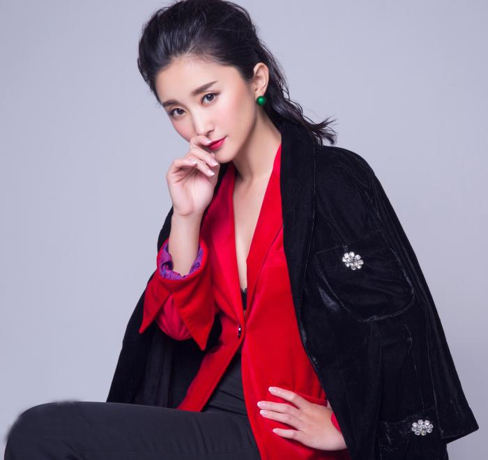 赵秦,娱乐圈影视女演员,是一位具有内涵的女明星_嫂子