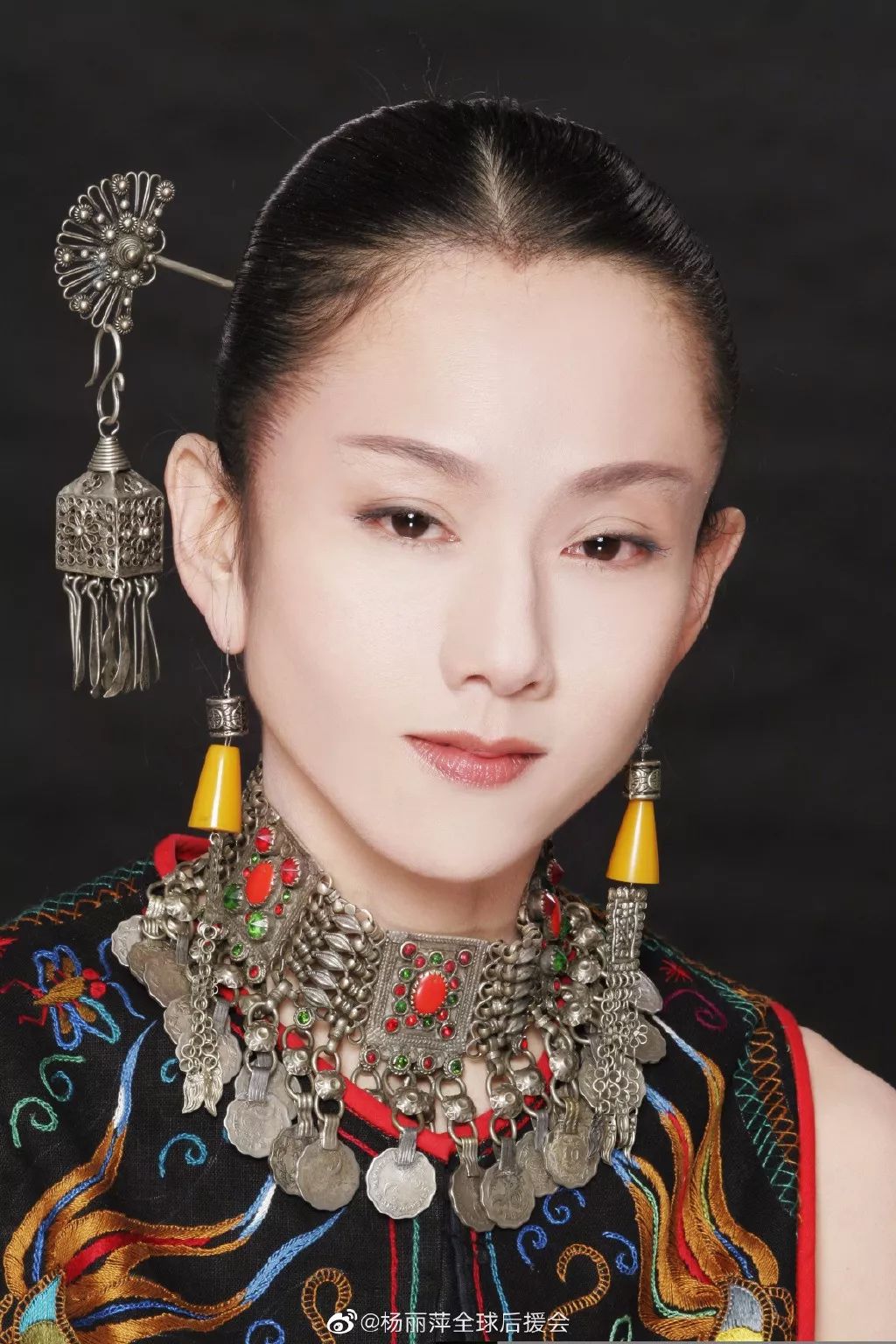 杨丽萍也许是当今国内唯一一个能把中国民族服饰穿得这么精彩的人