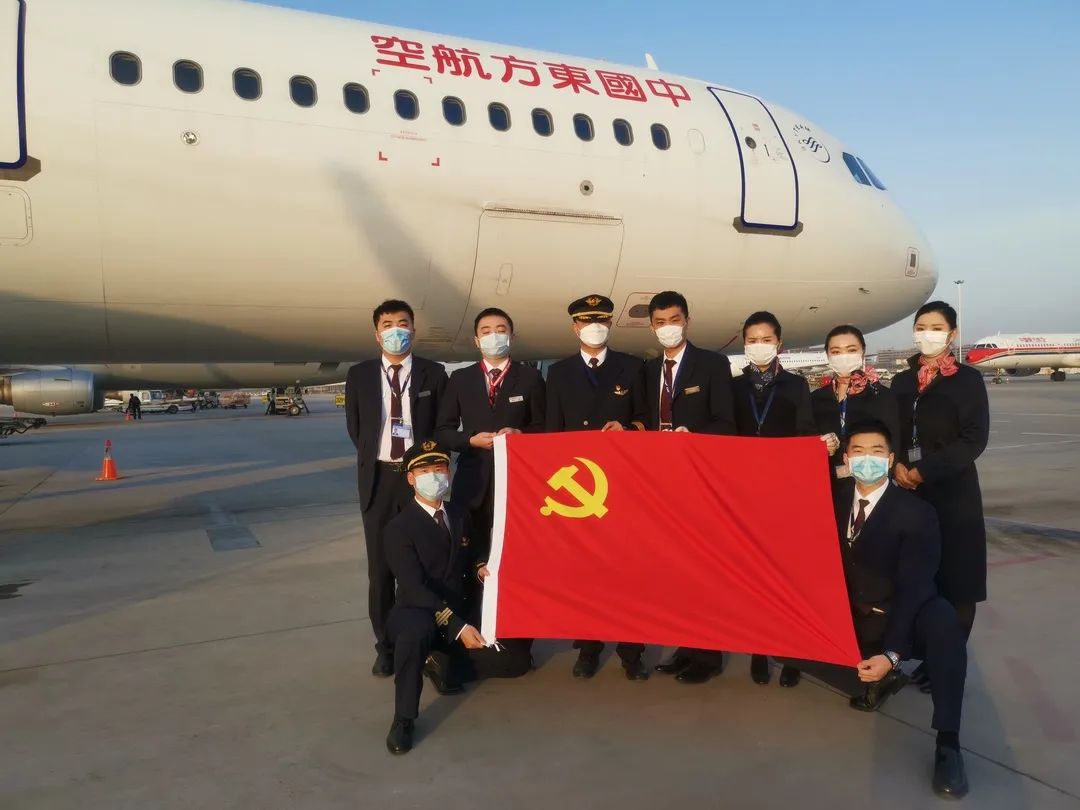 00,由两架a325执飞mu7872和mu7874航班从武汉接陕西省援鄂医疗队回家