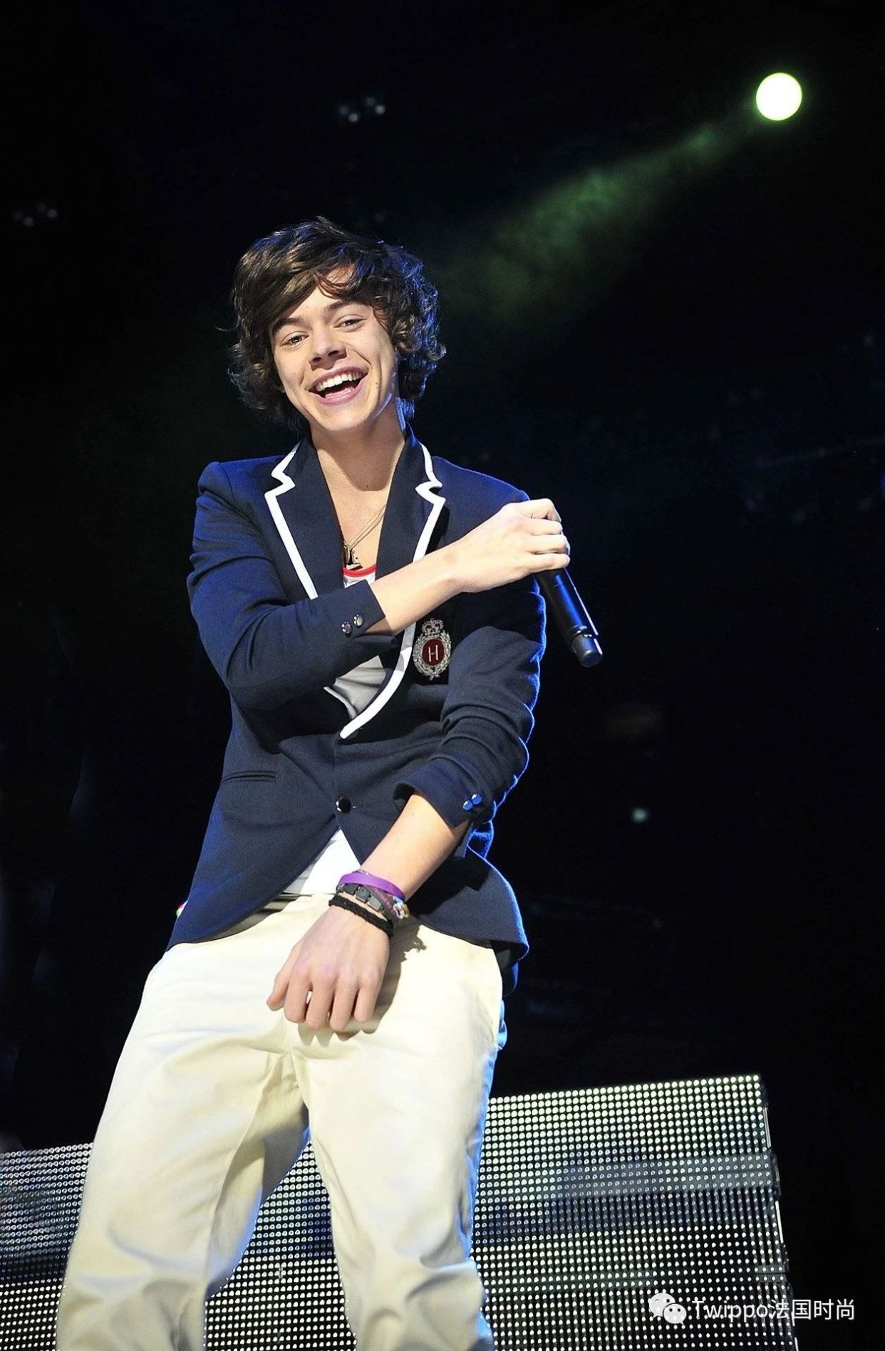 2014和201515年是哈卷的分水岭,这一年他退出了单向乐队one direction