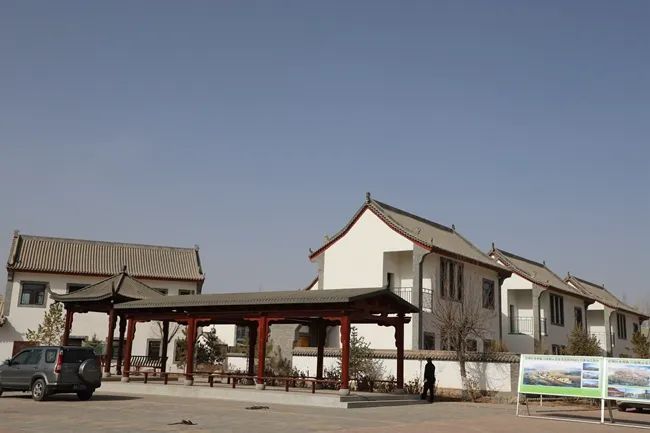 速展村村委会不仅是陈玉荣工作的地方,同样也是电视剧丹霞村的村委会