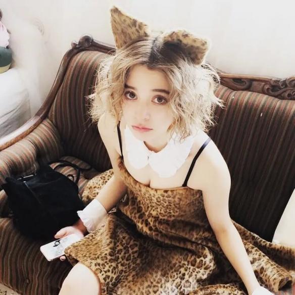 瑛茉ジャスミン出生于1995年的澳大利亚,2001年以艺名"近藤emma/近藤