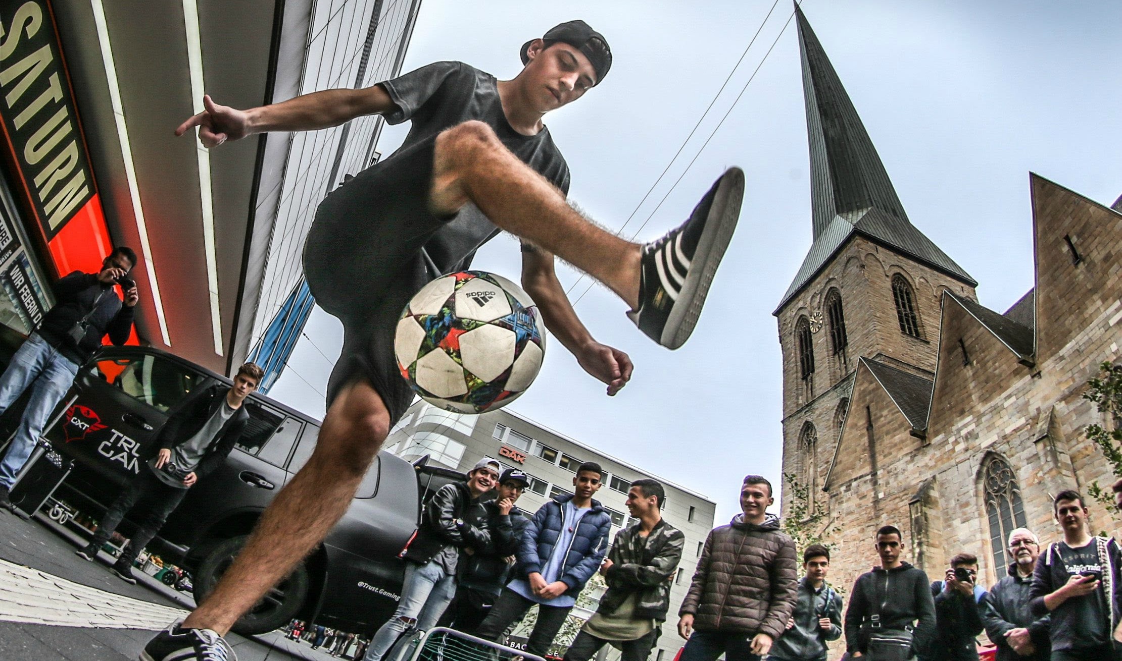 原创花式足球技巧之连续atw组合练习方法及易犯错误