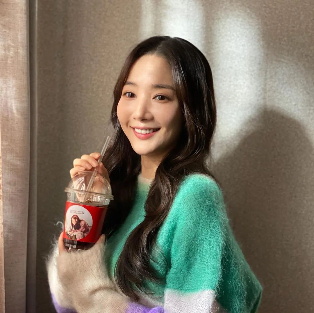 每刻美丨34岁朴敏英演高中生hold住了还是灾难现场