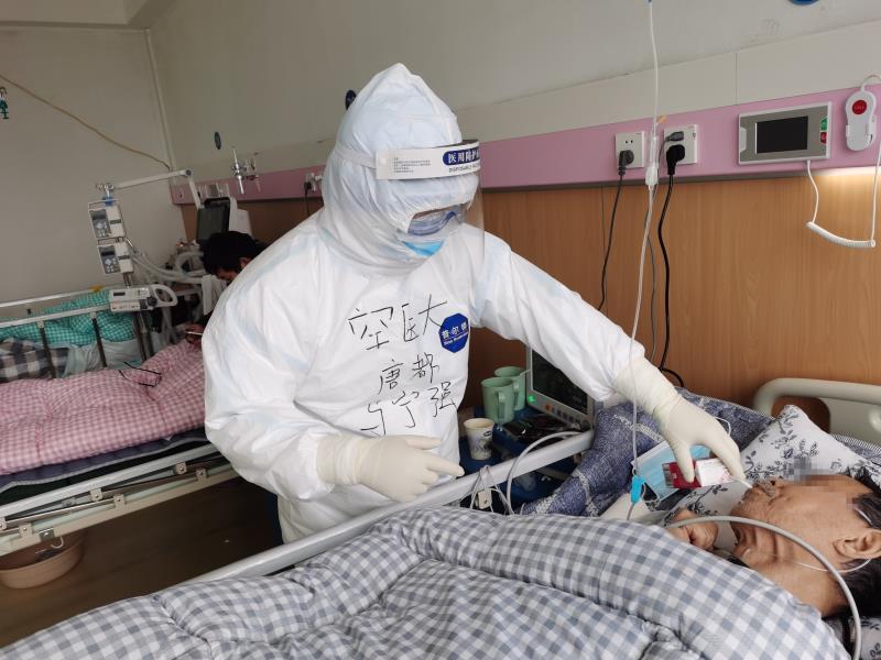 81岁新冠患者的生死24天家属一度想放弃医生坚持救治