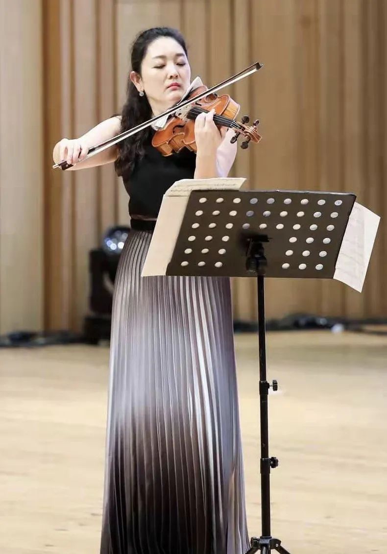 线上听音乐会今日分享中提琴演奏家苏贞从喧嚣纷繁中回归生命真谛