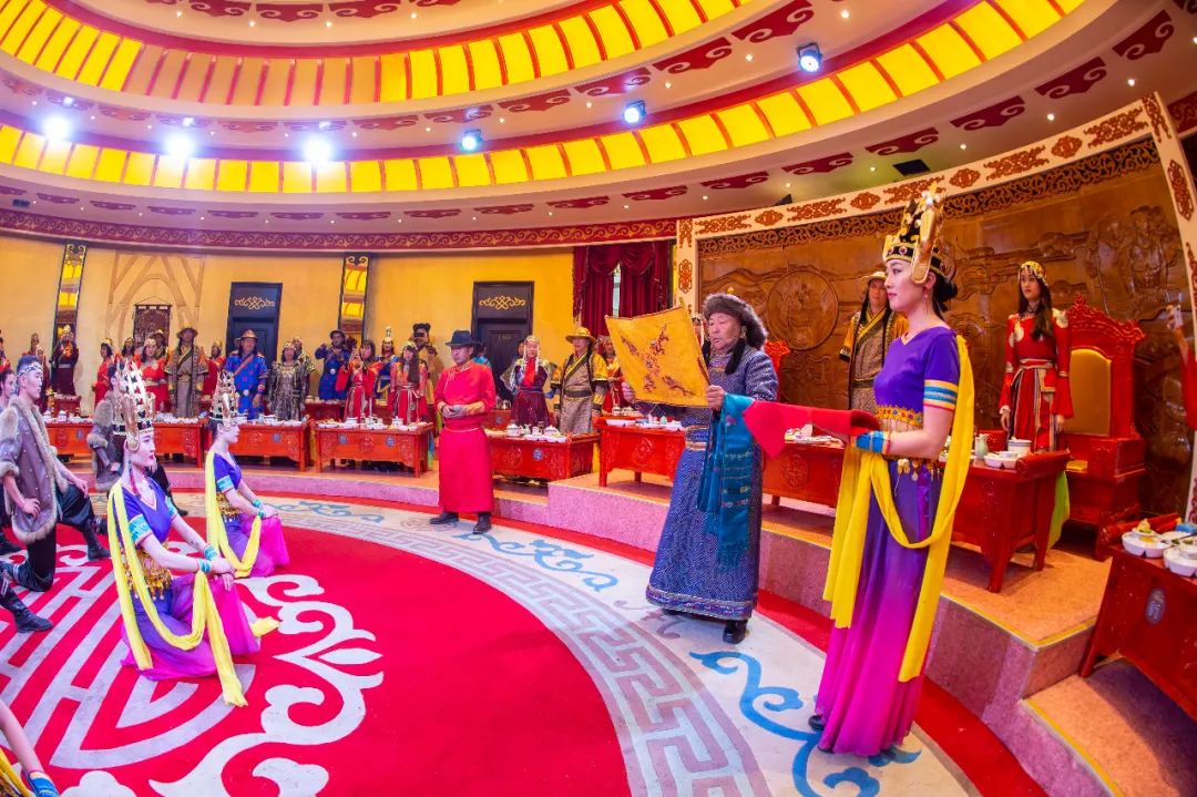 鄂尔多斯草原马上见_蒙古