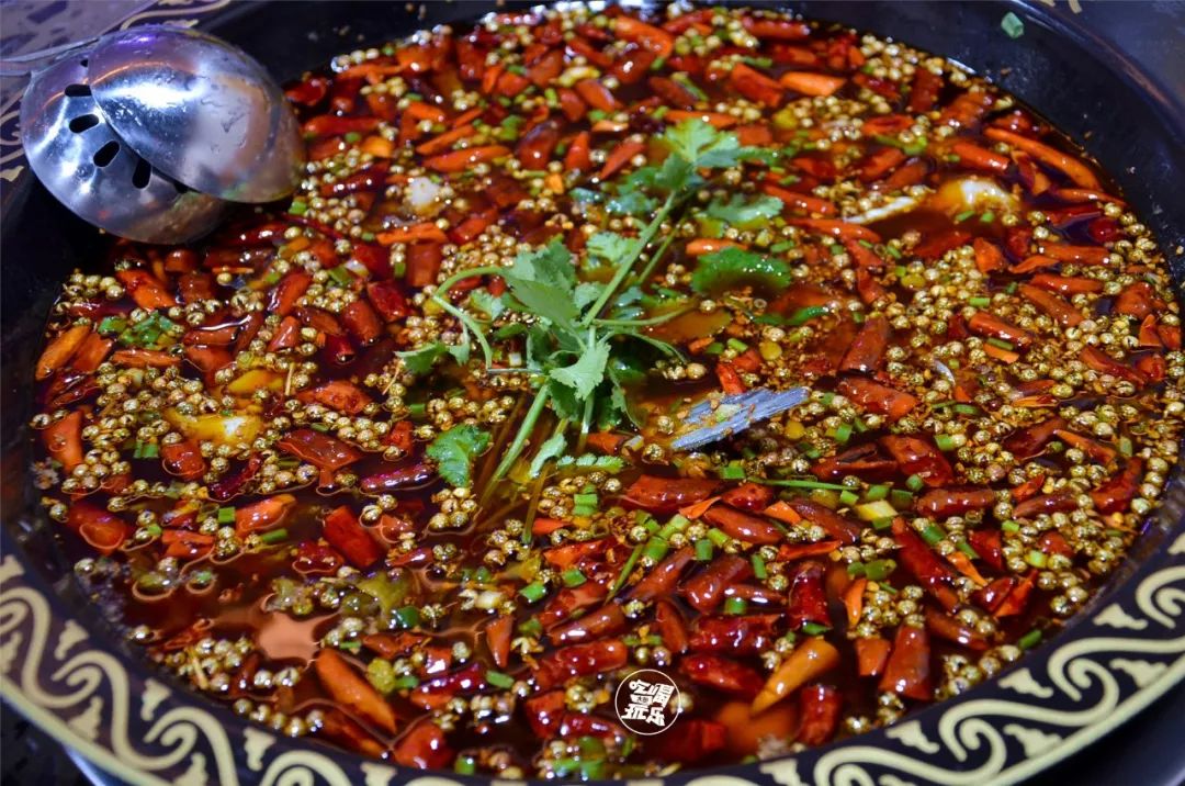 9.9元吃鱼火锅?3斤多整鱼 素菜 水果,让你吃到撑!_肥肠