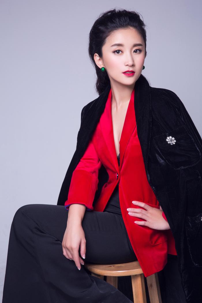 赵秦娱乐圈影视女演员是一位具有内涵的女明星