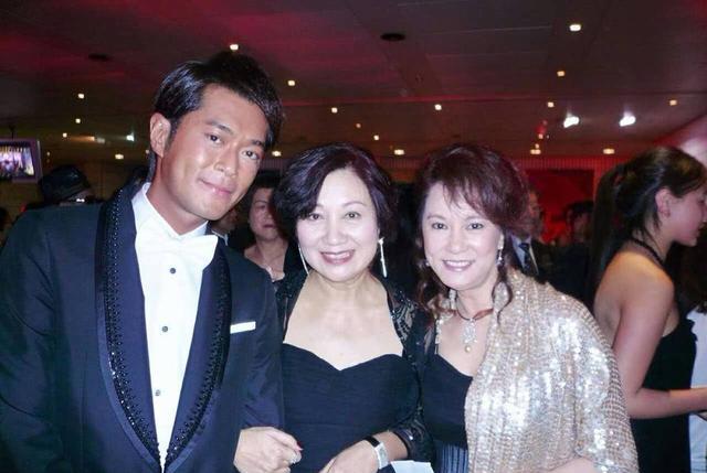 67岁苗可秀罕有露脸tvb气质风韵犹存,三恋有妇之夫未果至今未婚