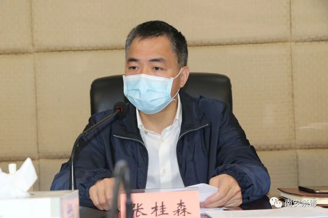 市政府副市长薛建明,市公安局局长陈俊杰,禁毒委成员单位以及重