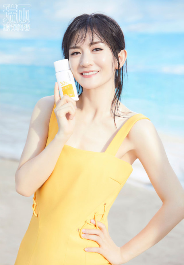 原创谢娜首次挑战海风大片穿吊带裙秀出小蛮腰笑容治愈少女感十足