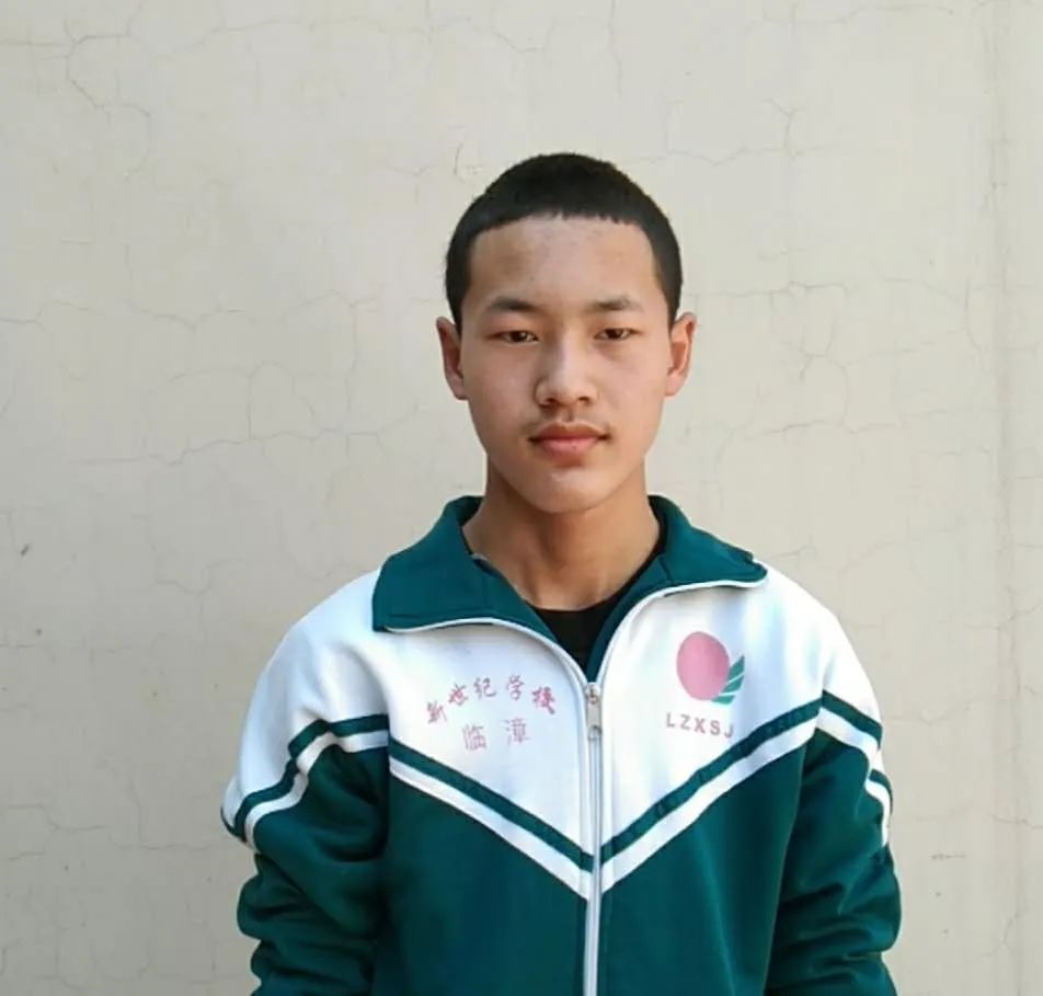 同屏共振阳春三月云表彰八年级期中考试光荣榜