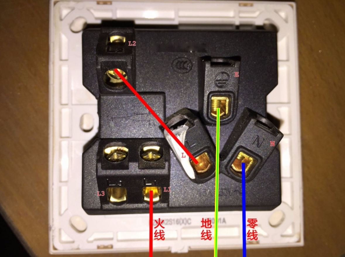 插座火线零线位置图片