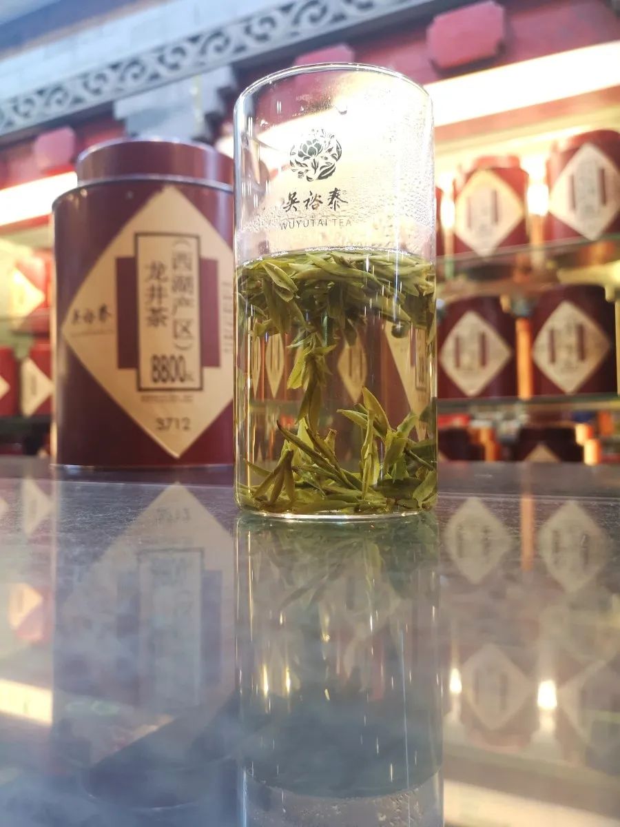 它來了吳裕泰頭茬明前西湖龍井茶上市熱銷