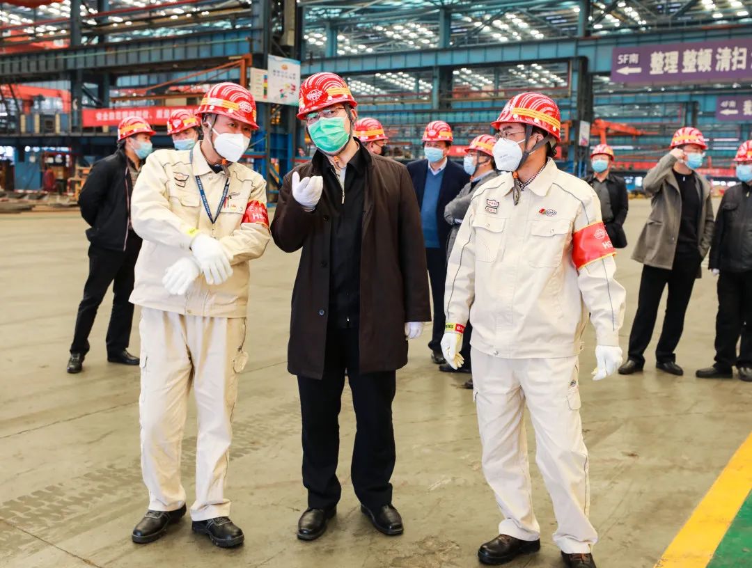 工信部装备工业二司徐春荣副司长到扬州中远海运重工调研