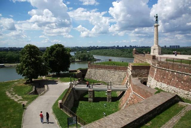 贝尔格莱德市市最有名的地方是卡莱梅格丹(kalemegdan),这座公园经常