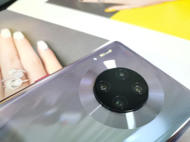 华为mate30 pro自述:我是一款这样的旗舰_前置摄像头