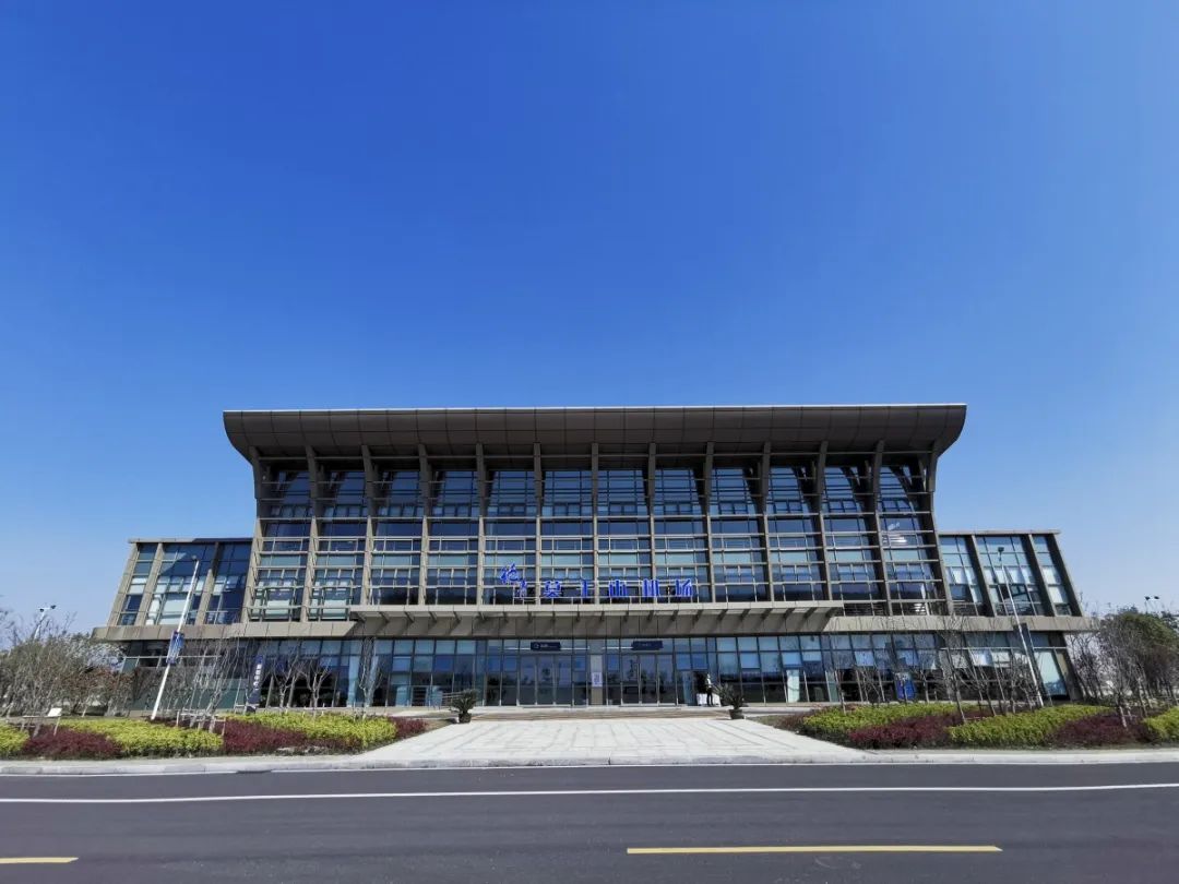 3分钟 来源:湖州莫干山高新区2020年3月18日,德清莫干山机场飞往稚浇