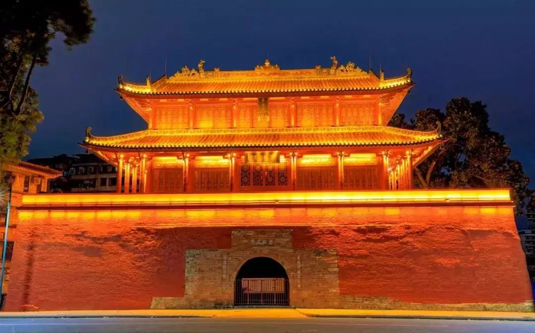 74披云楼 理睬摄74宋城墙了解古城深厚人文情怀感受源远流长的