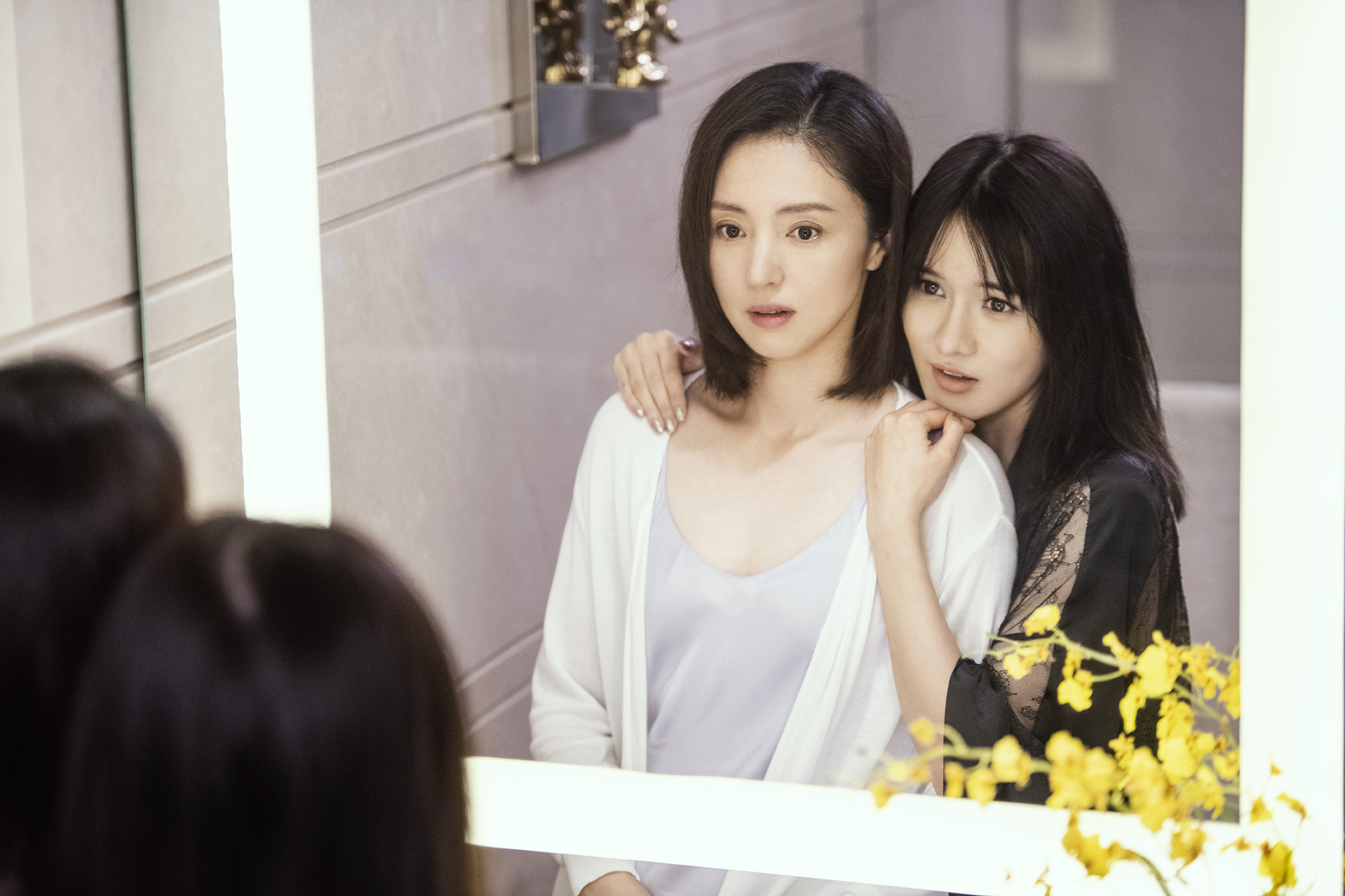 不过最近董璇也是好事连连,新剧《北京女子图鉴之整容大师》上映,而且