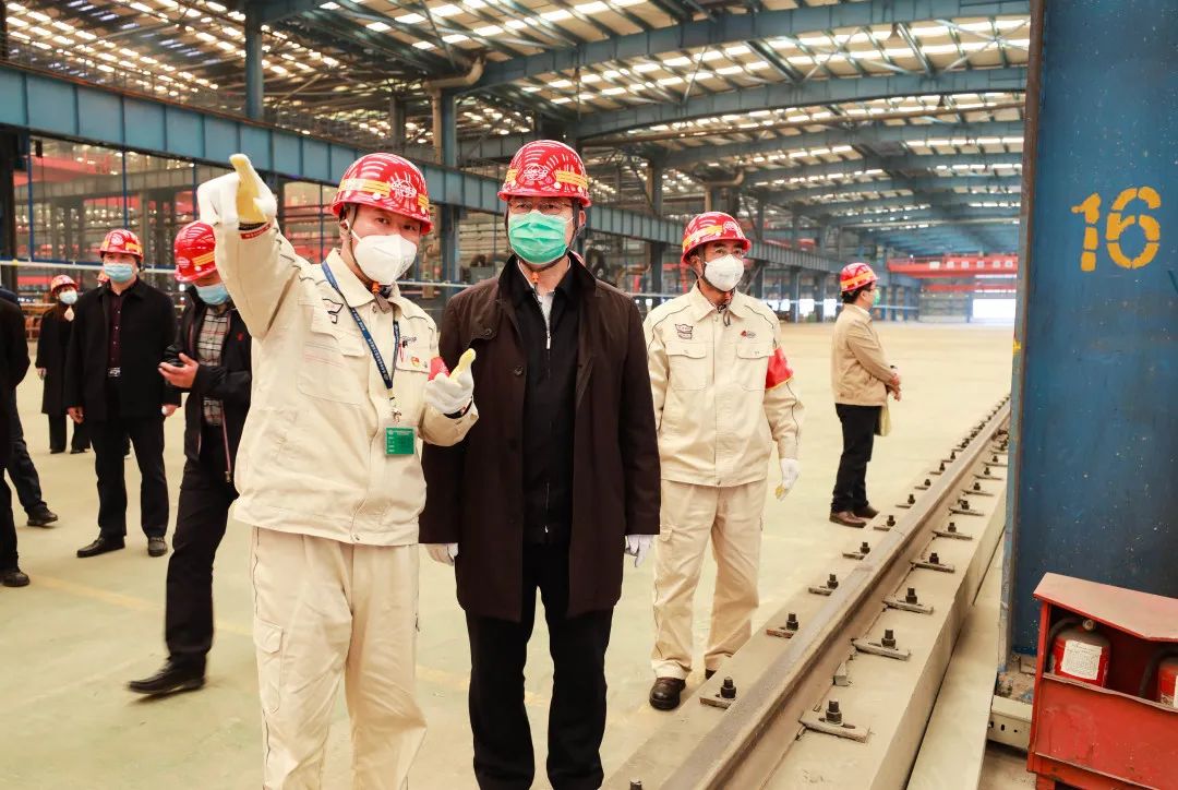 工信部装备工业二司徐春荣副司长到扬州中远海运重工调研