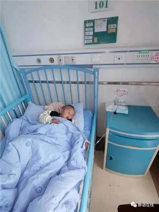 石棉两岁儿童溺粪坑2小时,生命垂危,雅职院女学生解雪莲勇敢相救!