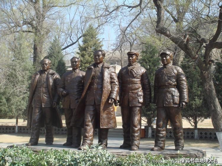 枣园伟人雕塑枣园又名延园,是中共中央书记处所在地,这里曾经是"整风