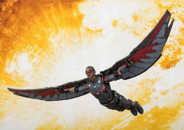 漫威英雄战力排行榜:幻视力压雷神拔头筹,奥创一失足成千古恨_猎鹰