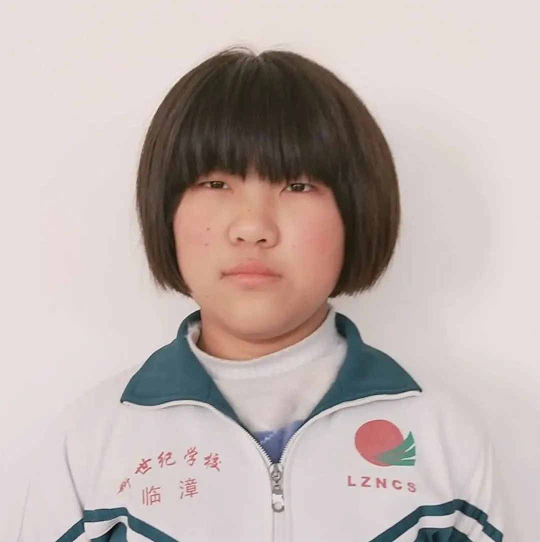 同屏共振阳春三月云表彰八年级期中考试光荣榜