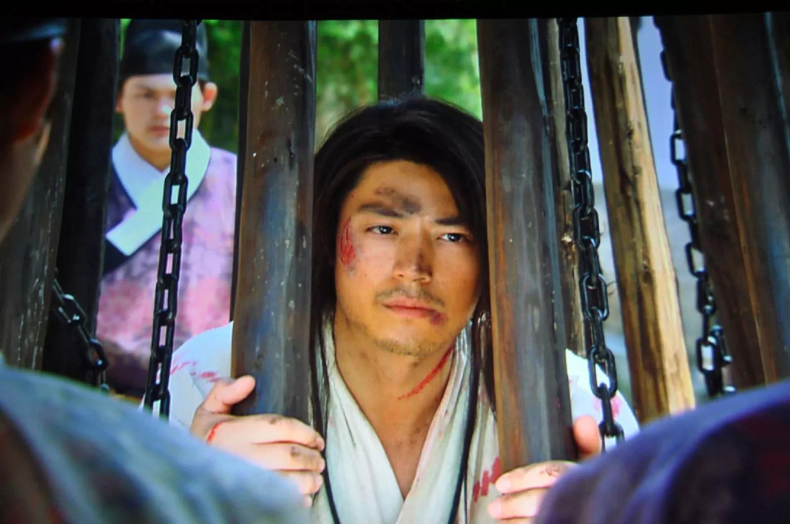 原创他是清朝死囚,斩首前怒喊八个字,刽子手听完为何立马下跪磕头?