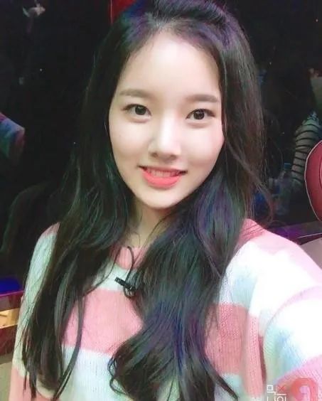 已经过去两年半了,然而主题曲《just dance》的女子组c位李秀珍至今