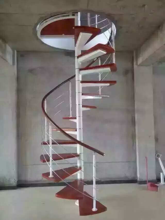 洛阳小户型复式别墅,居家办公场所都流行安装这种旋转楼梯和玻璃护栏