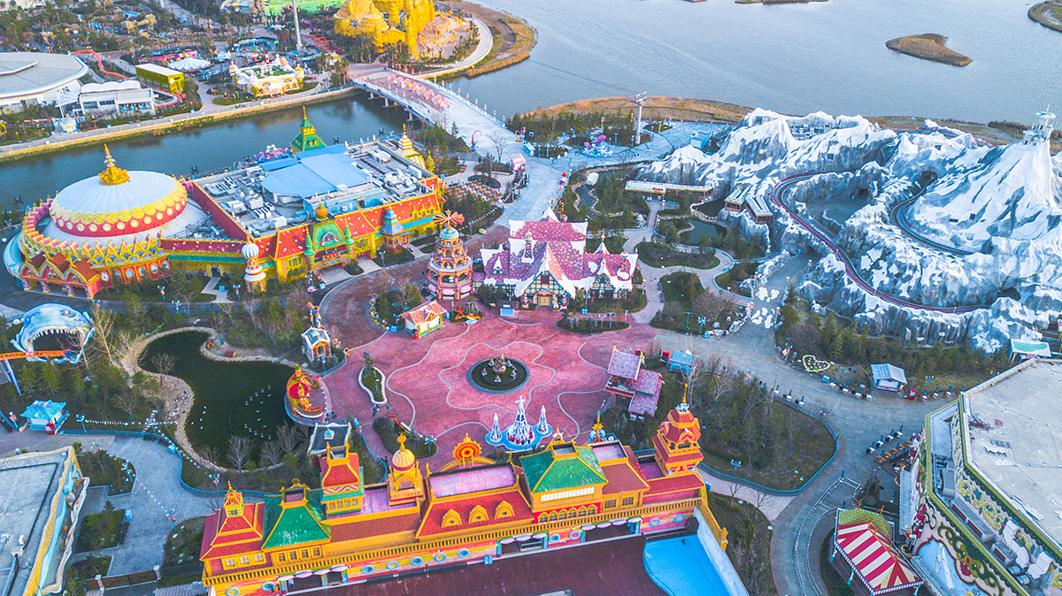 上海欢乐谷今天正式恢复开园人们期待的上海迪士尼会如何开园