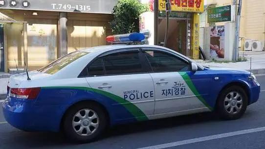 此外在韓國警車在警燈配置方面也十分人性化,它不僅採用了與鄰國日本