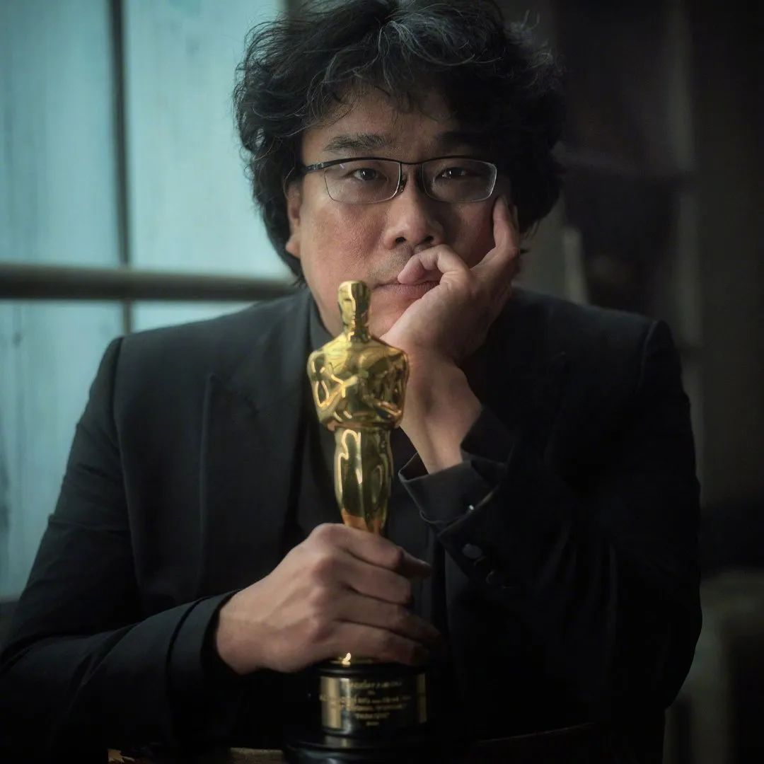 至始至终我们就真切地生活在奉俊昊的世界里