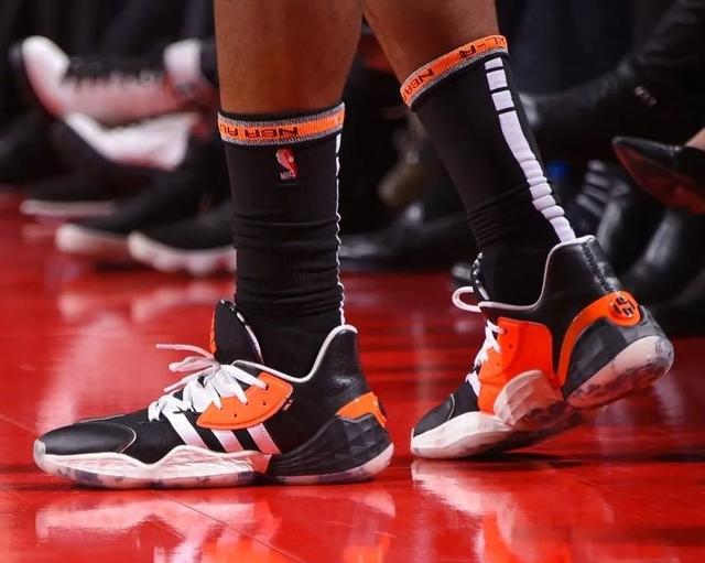 nba球员上脚哈登4代超多配色他还穿锐步球鞋缅怀科比