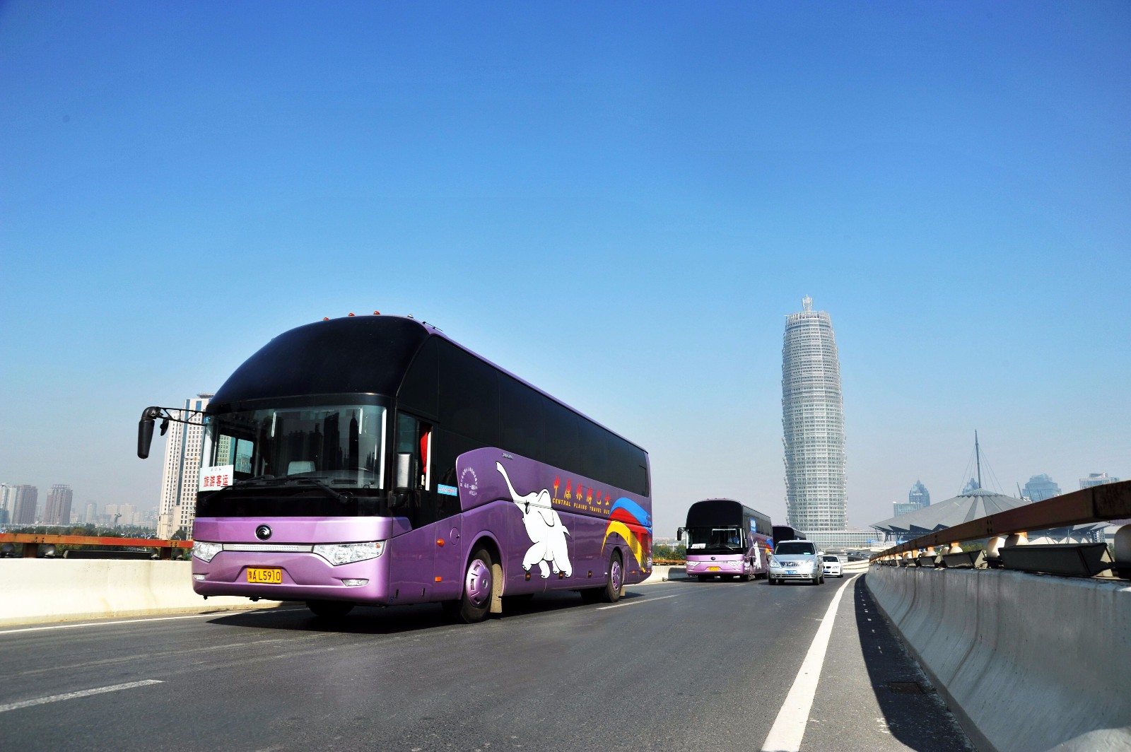 郑州市汽车站今日起恢复省内市际客运班线,实施"两扫一测"全程佩戴