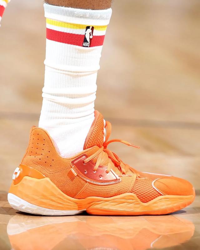 nba球员上脚哈登4代超多配色他还穿锐步球鞋缅怀科比