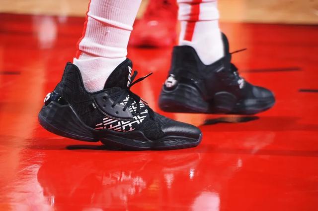 nba球员上脚哈登4代超多配色他还穿锐步球鞋缅怀科比