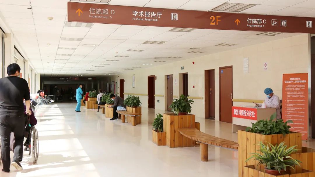疫情爆发后,为了减少人员接触,避免交叉感染,在郑州颐和医院整体防控